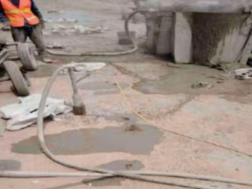 略阳水泥混凝土路面板底注浆技术 路面脱空注浆整治方案